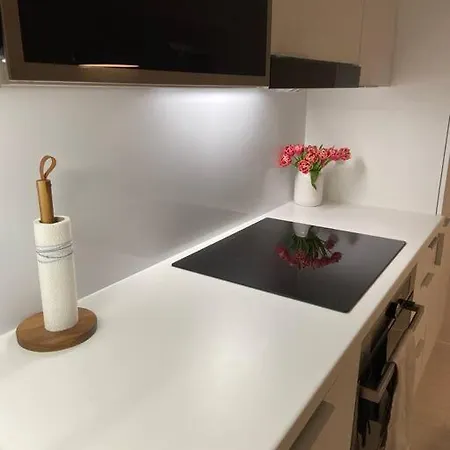 Lakeside Modern Minimalist Freeparking *