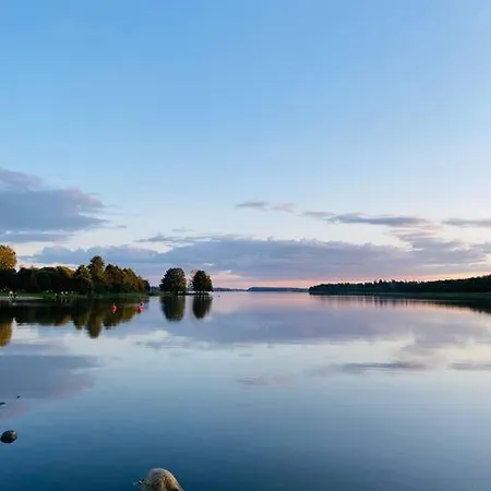 Lakeside Modern Minimalist Freeparking *