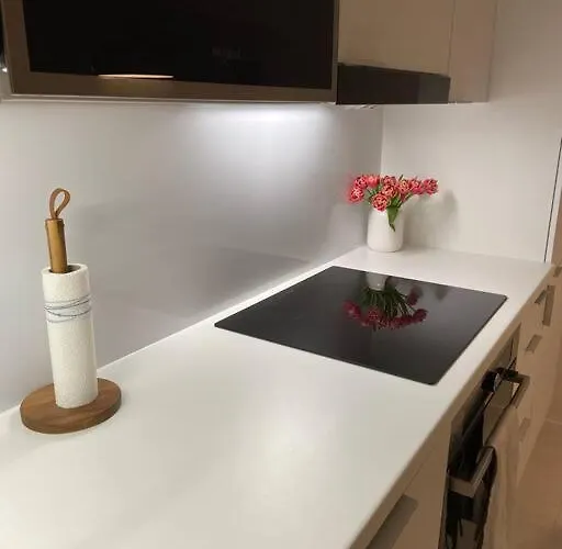 Lakeside Modern Minimalist Freeparking *