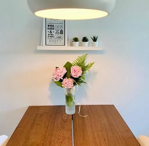 Lakeside Modern Minimalist Freeparking דירה