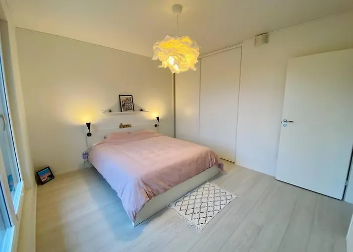 Lakeside Modern Minimalist Freeparking Järvenpää